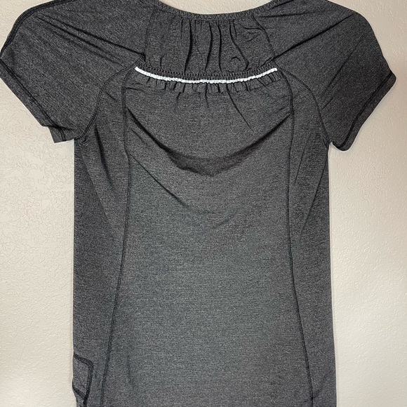 Lululemon Run Wild Short Sleeve Tech Top 4 Gray Ruffle Workout Athletic Gym - Picture 8 of 10